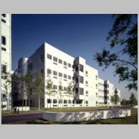 Richard Meier, Bronx Development Center (1970-1977), photo on architecture-history.jpg